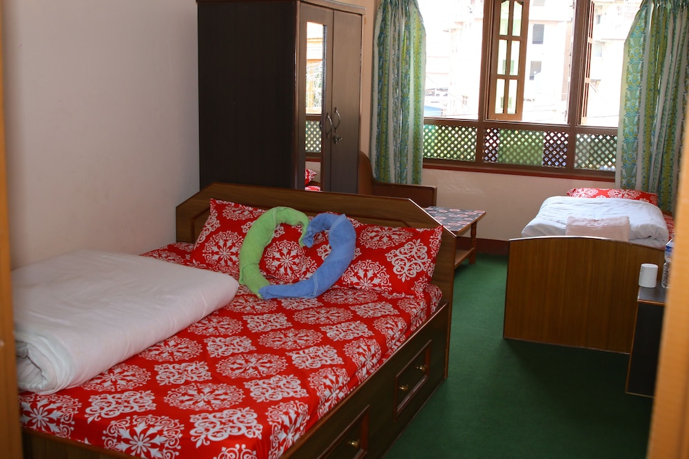 Family Room, Multiple Beds, Mountain View photo 2