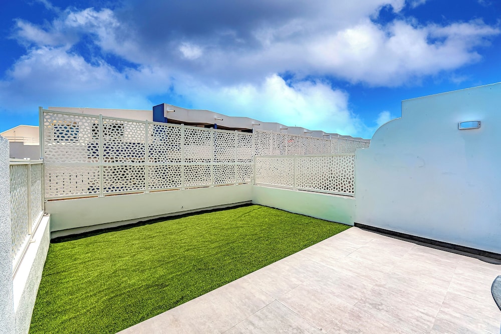 Superior House, Terrace photo 3