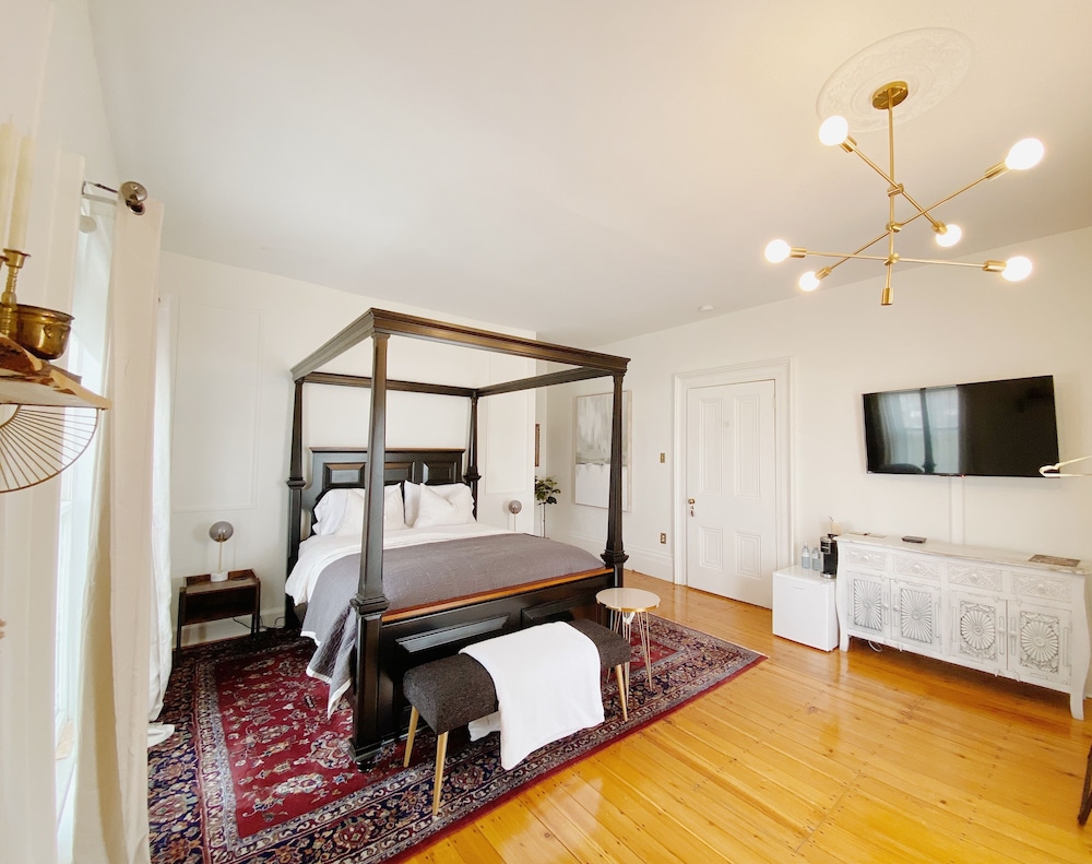 Honeymoon Room