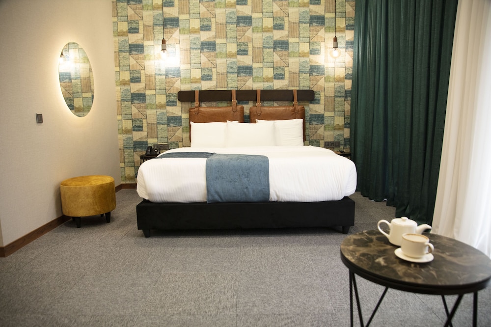 Junior Double Room, 1 King Bed, Balcony, City View photo 1