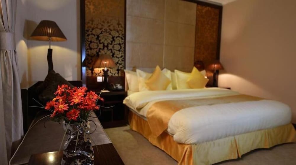 Standard Room, 1 King Bed photo 2