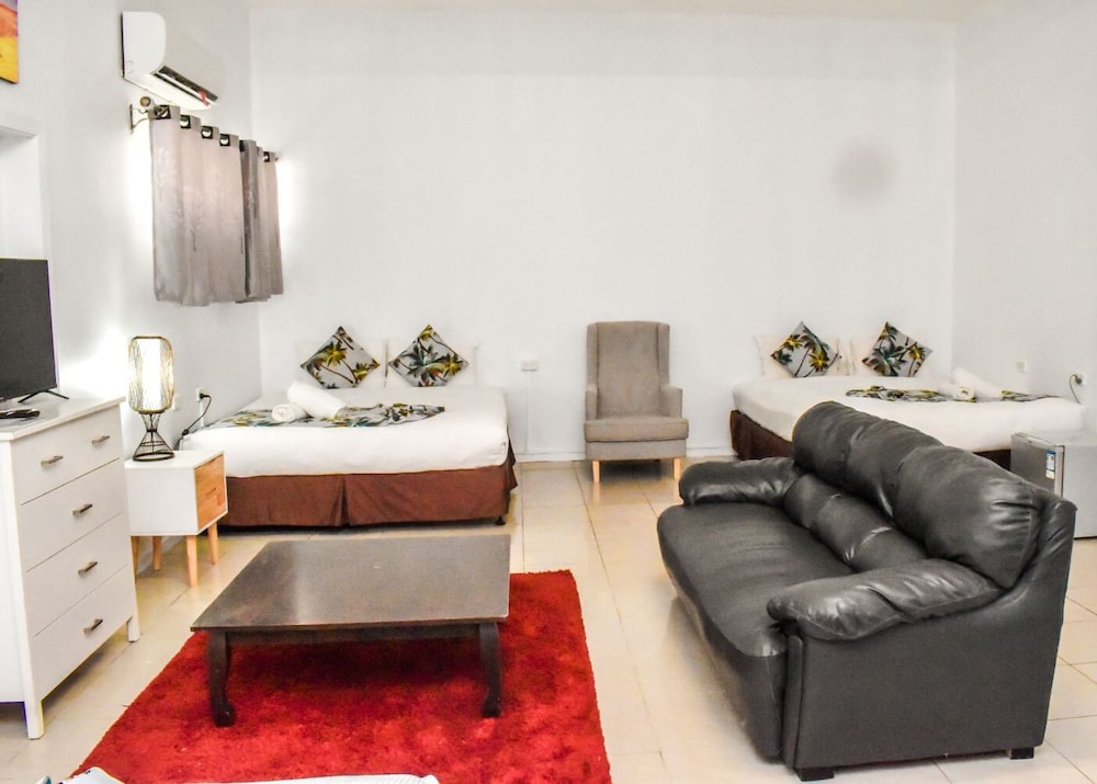 King Family Room photo 1