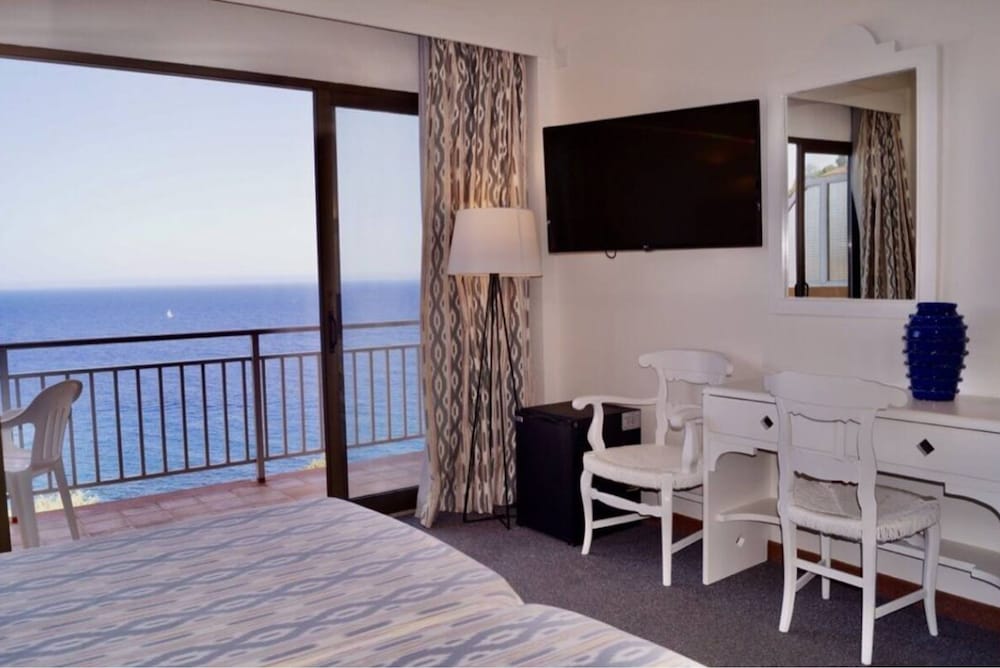 Double Room, Balcony, Sea View photo 2