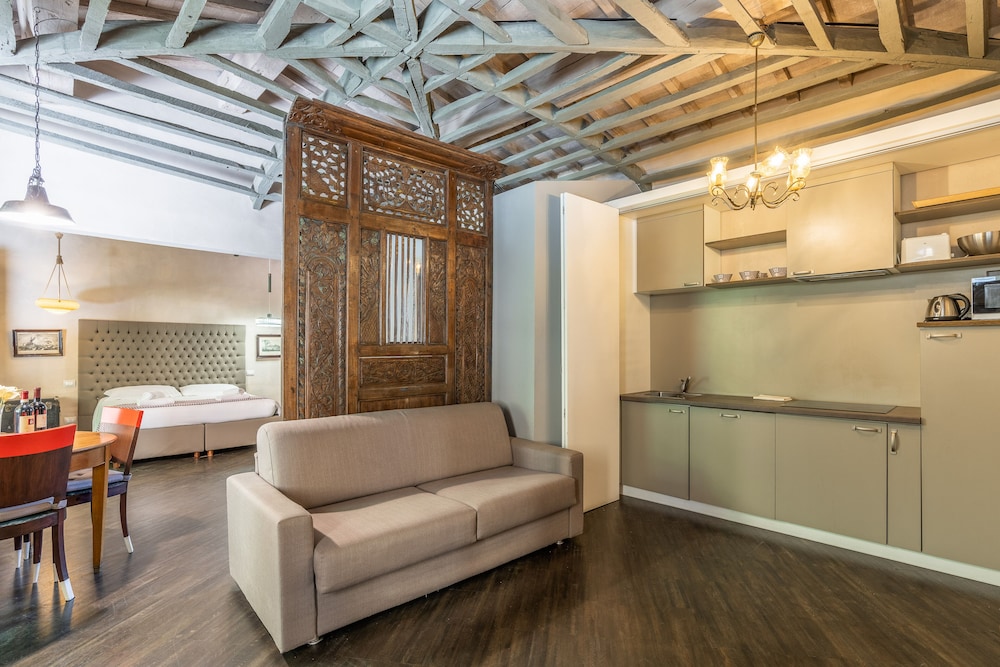 Apartment Design (Via Camillo Cavour 37)