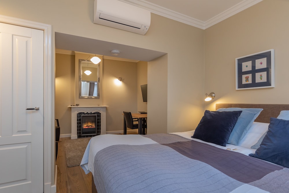 Superior Suite, 1 King Bed photo 3