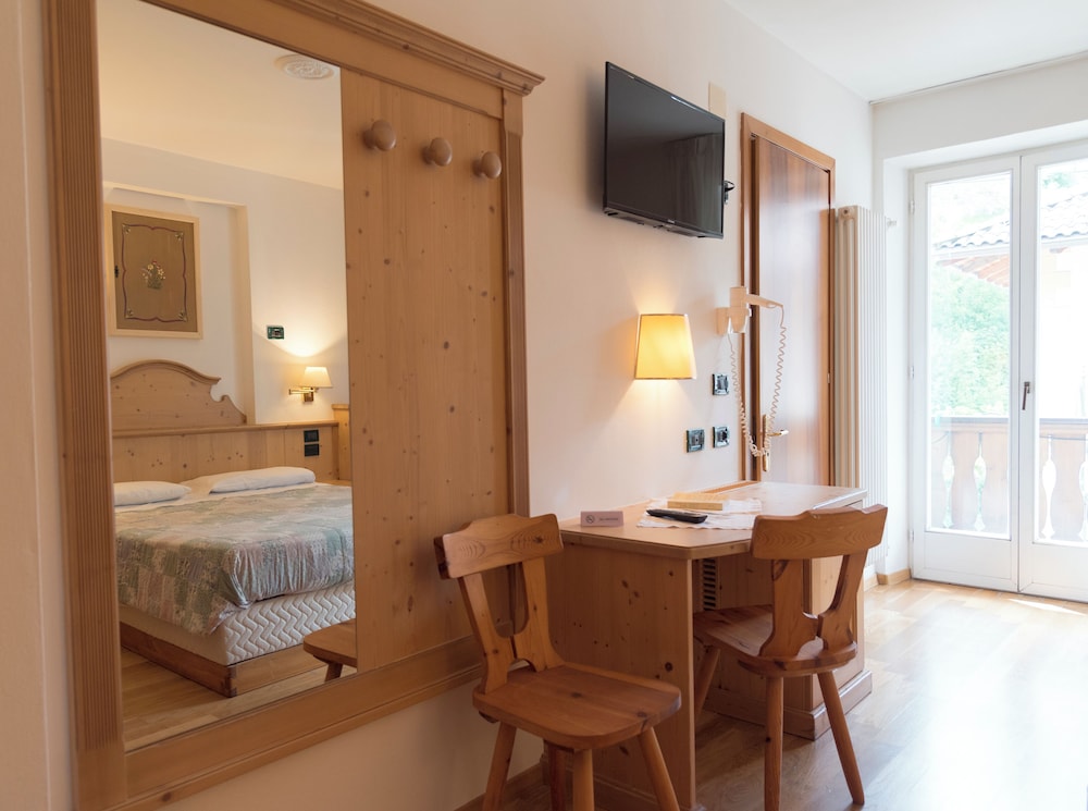 Classic Triple Room, 1 Bedroom photo 2