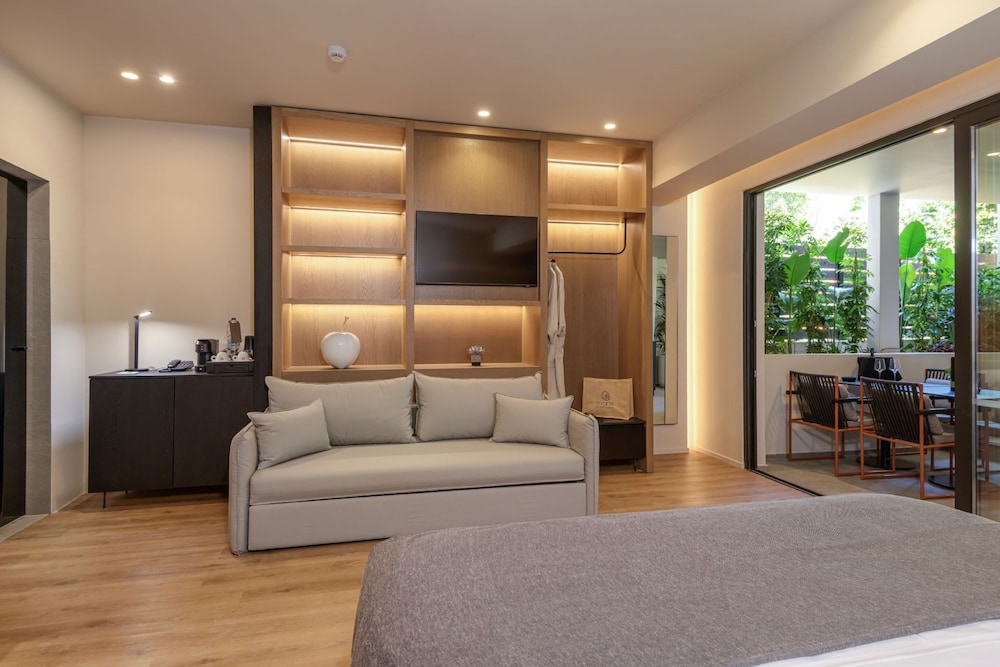 Junior Suite with Outdoor Jacuzzi photo 3