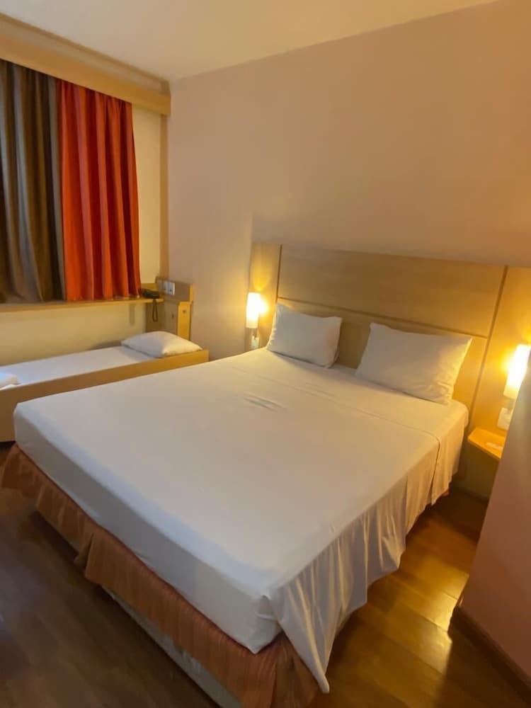 Standard Room, Multiple Beds photo 3