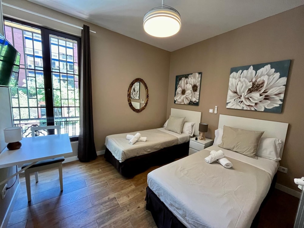 Standard Double Room, 2 Twin Beds, Ensuite