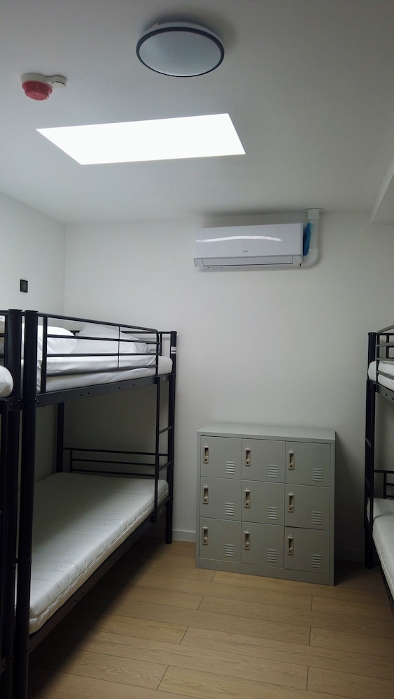 1 bed in Standard Shared Dormitory (8 people), Air conditioning photo 2