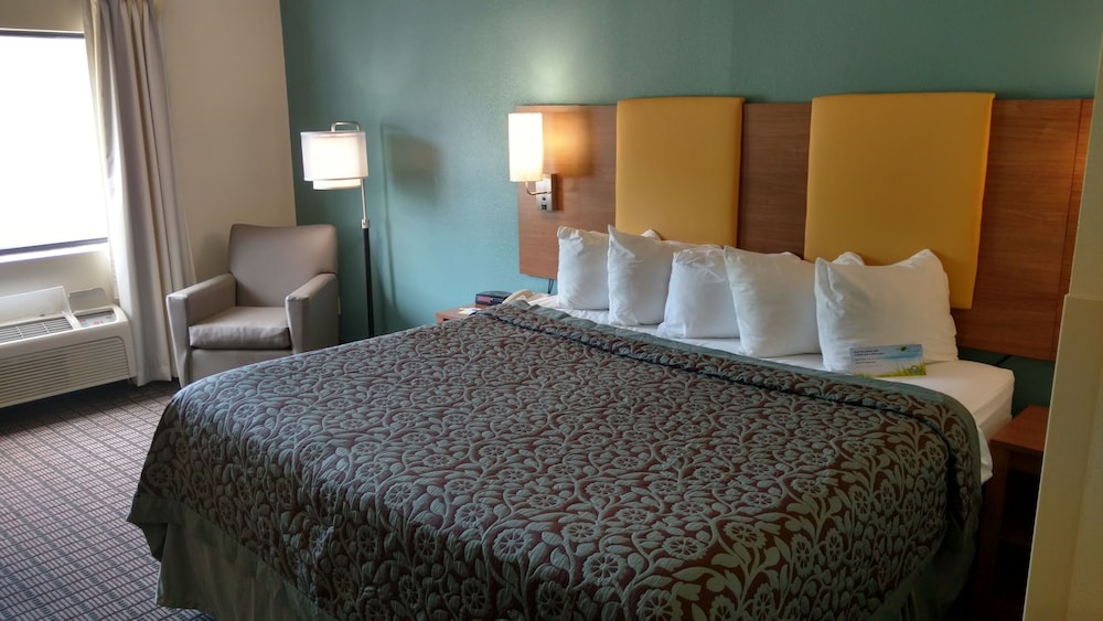 Room, 1 King Bed, Accessible, Non Smoking - Photo 12