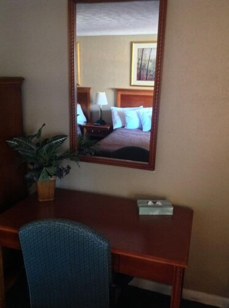 Standard Room, 1 King Bed photo 3