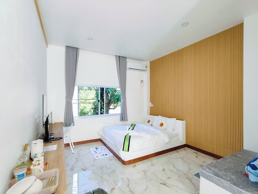 Deluxe Room, Pool View - Photo 14