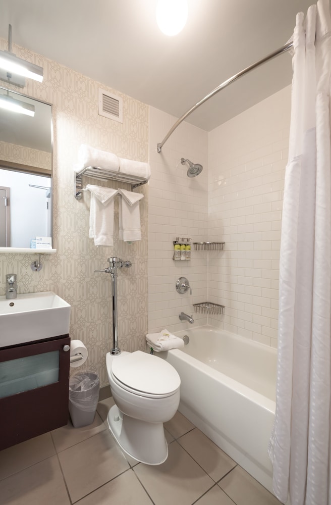 Standard Room, 2 Double Beds, Accessible (Mobility) - Photo 7
