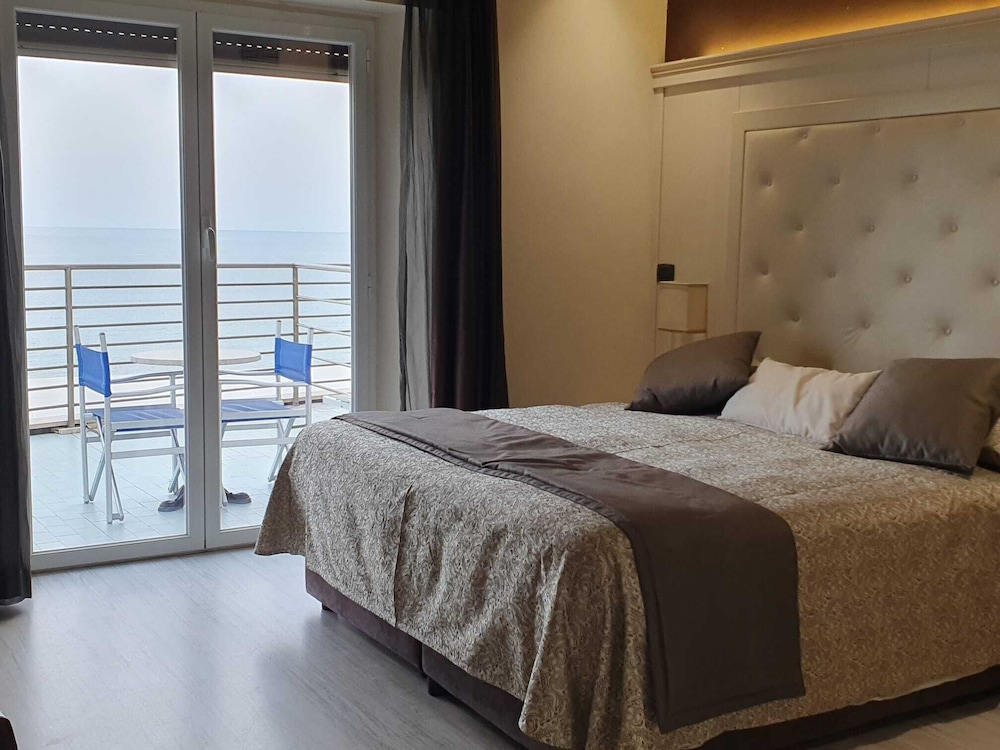 Junior Suite, Balcony, Sea View - Photo 11