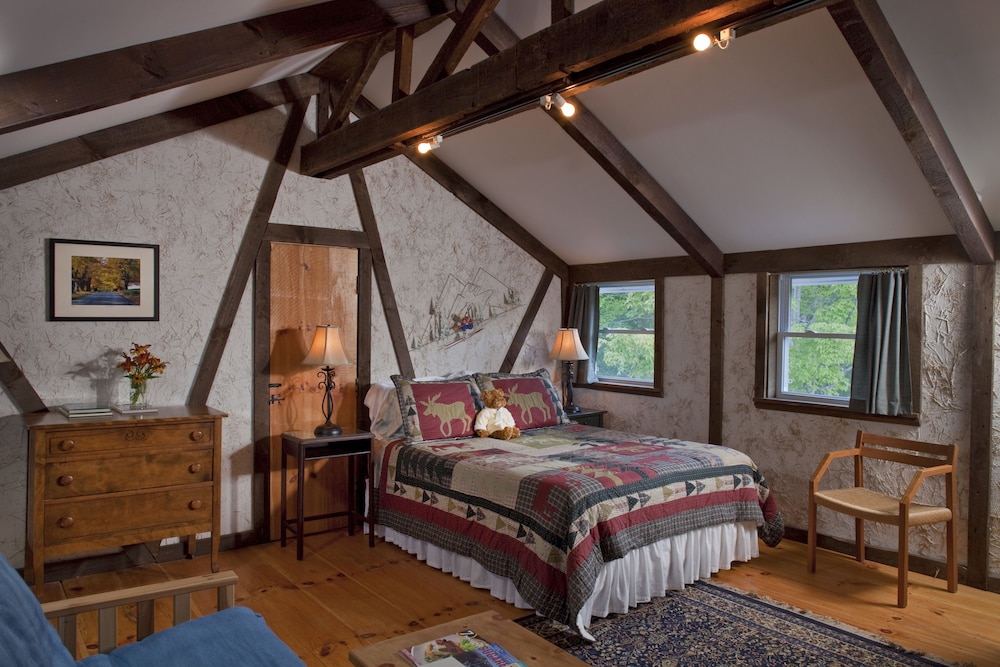 Logan Suite (Using stairs is required for this guest room) photo 2