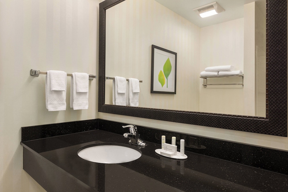 Studio, Multiple Beds (Mobility/Hearing Accessible, Tub) - Photo 3