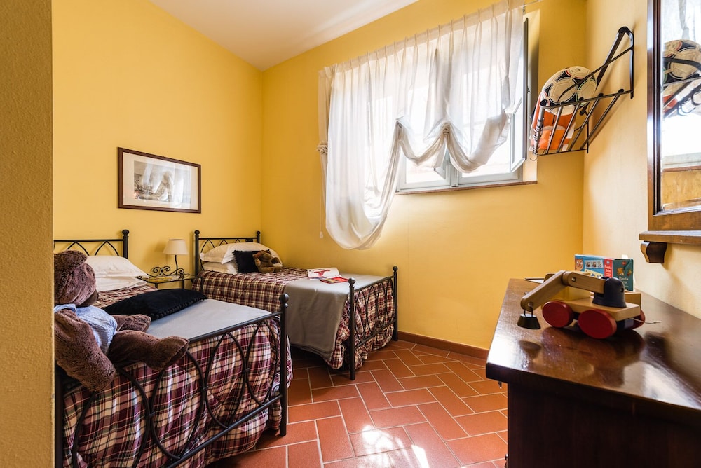 Family Apartment, 3 Bedrooms, 2 Bathrooms, Valley View