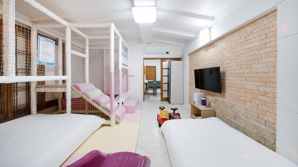Basic Room, 1 Bedroom (102) - Photo 17