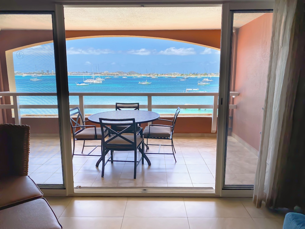 Deluxe Suite, 1 Bedroom, Kitchenette, Oceanfront