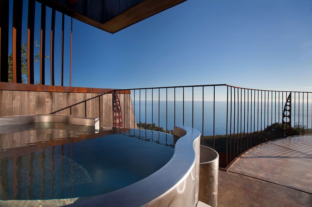 Lower Pacific Suite photo 3