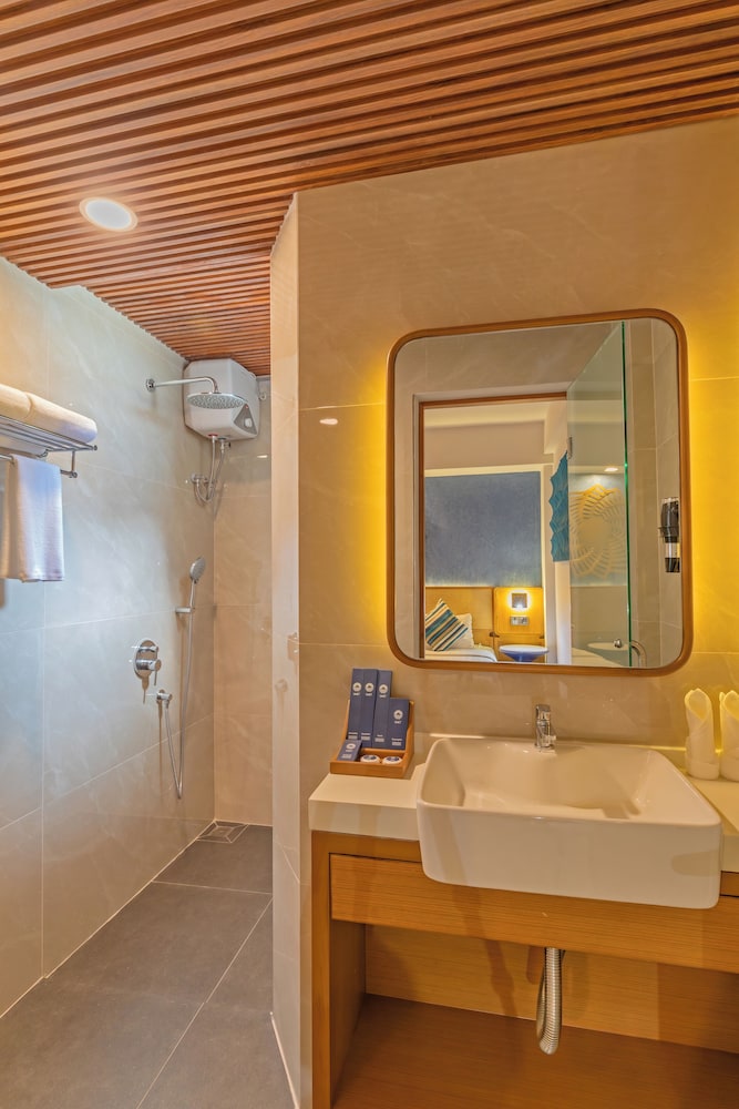 Executive Studio Suite, Sea View - Photo 6