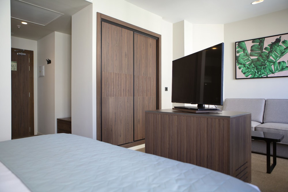 Deluxe Room (Superior King) thumbnail 5