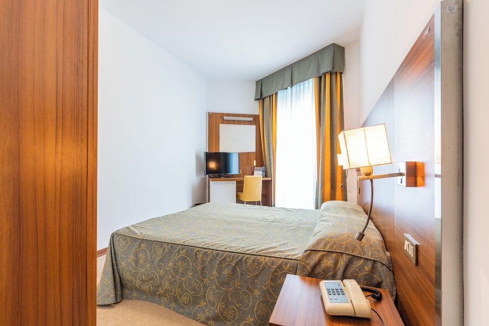 Double Room - Photo 5