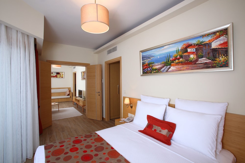 Family Suite, 2 Bedrooms, Courtyard View photo 1