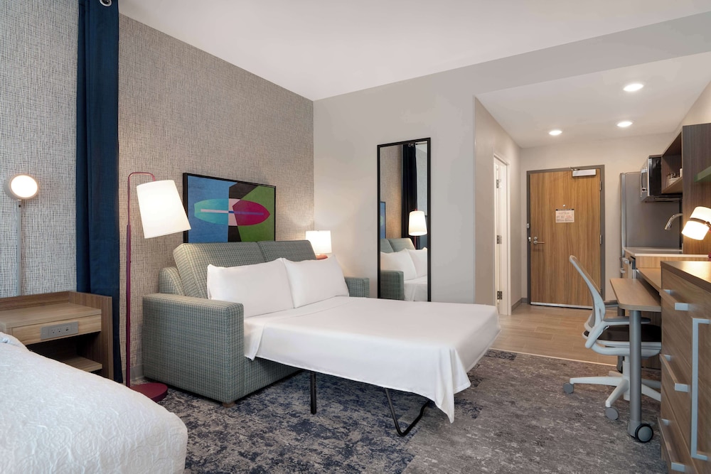 Suite, 1 King Bed, Accessible (Hearing)