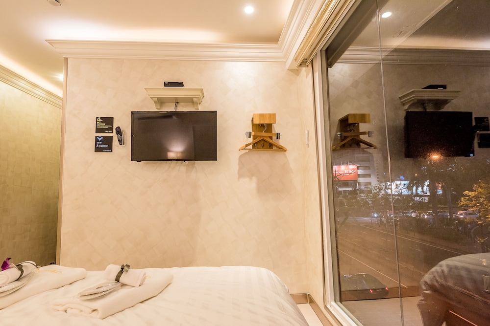 Deluxe Double Room (CJ 1) - Photo 9