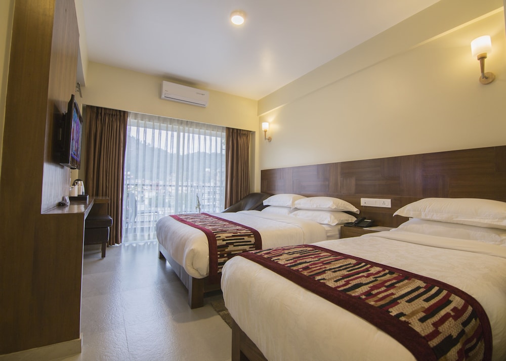 Deluxe Twin Room with Balcony photo 1