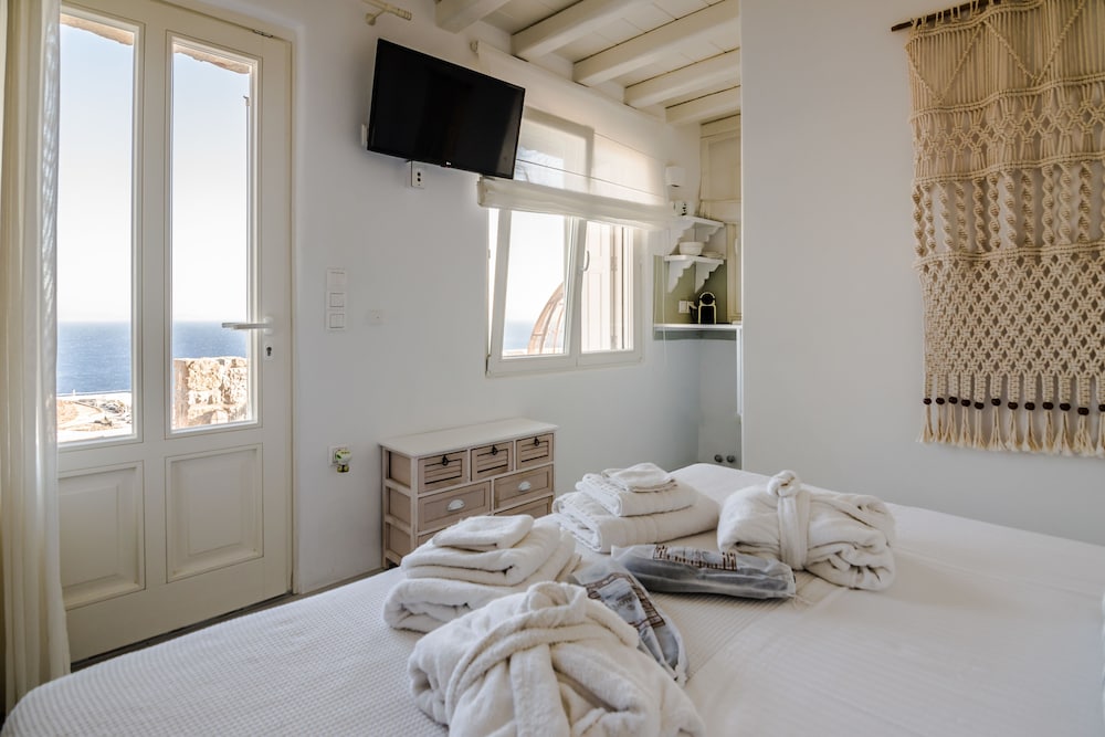 Honeymoon Suite, Private Pool, Sea View photo 1