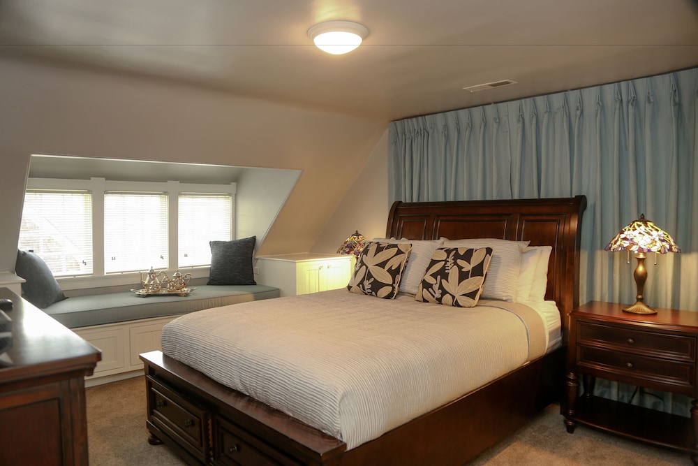 Captain's Quarters, 2 bedroom Luxury Suite photo 3