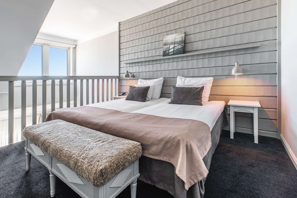 Suite, 2 Twin Beds, Non Smoking, Sea View (with Sofabed) - Photo 3