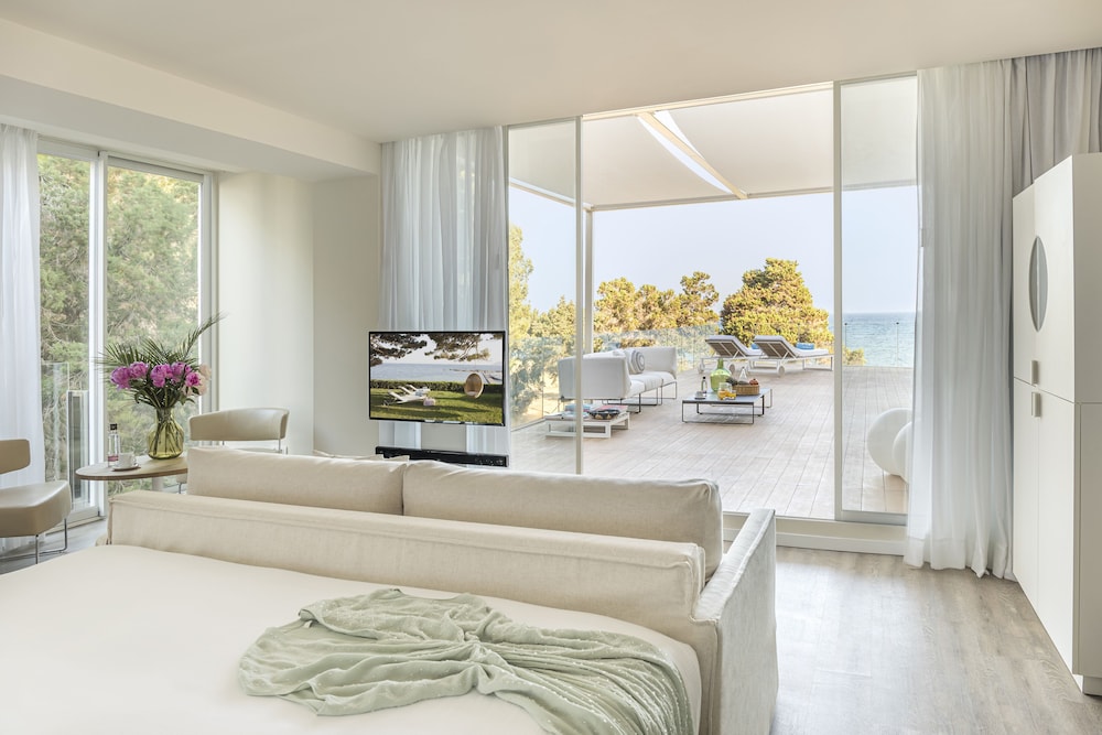 Ultimate Me+ Suite Private Pool with Sea View - Photo 6