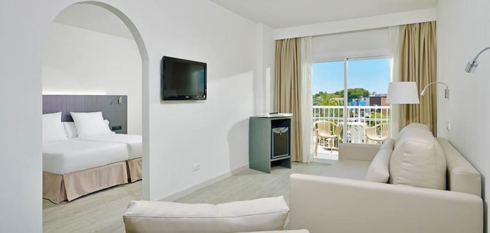 Room, Connecting Rooms, Pool View (4+2)
