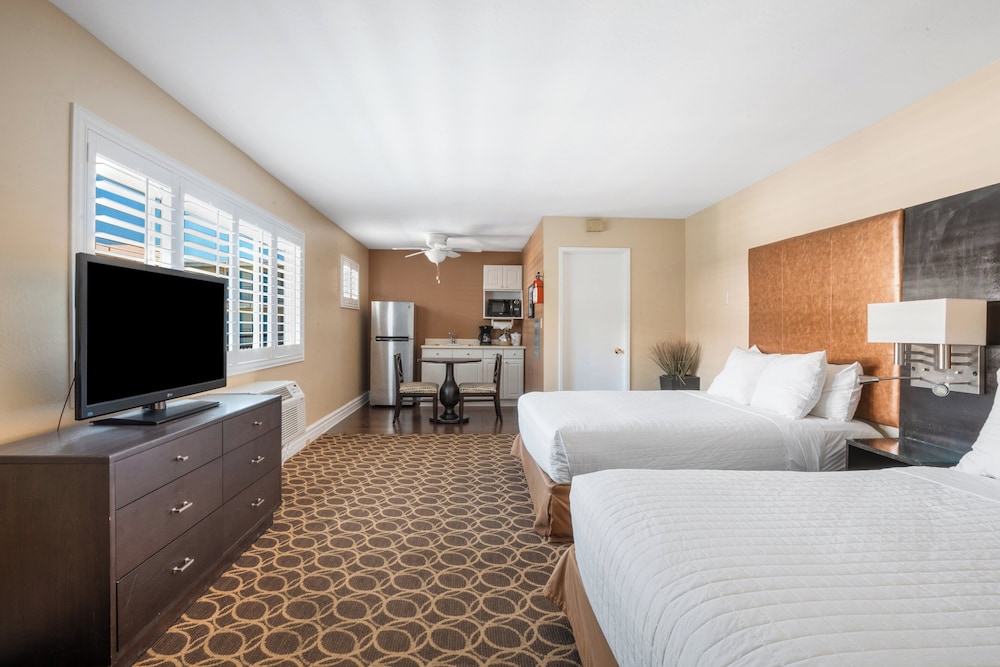 Studio Suite, 2 Queen Beds - Photo 3
