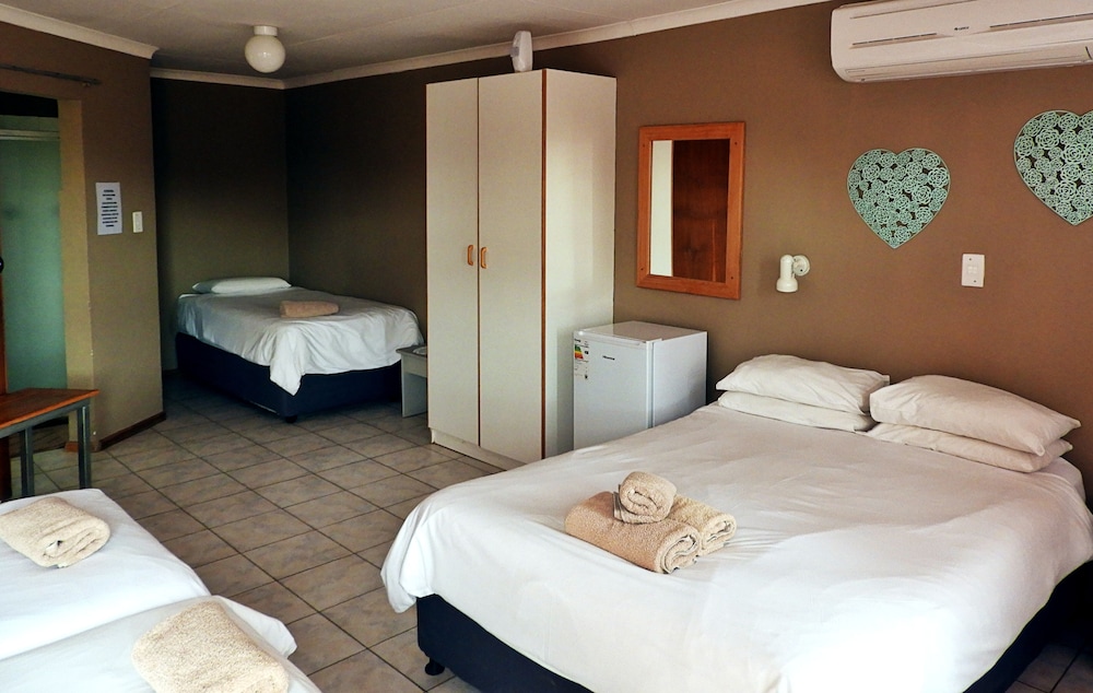 Family Room, 1 Bedroom (5 Bed Family Room) photo 1