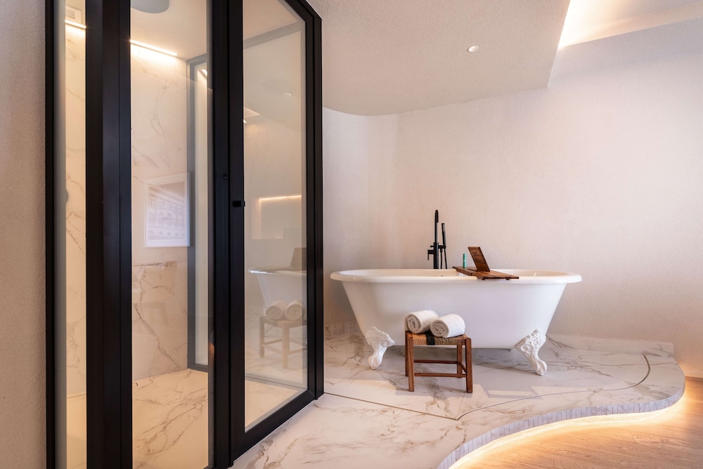 Suite (Mayfair) thumbnail 6