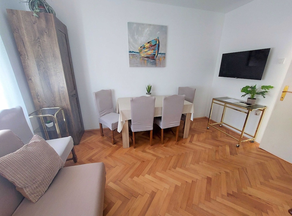 Apartment (One Bedroom Apartment)