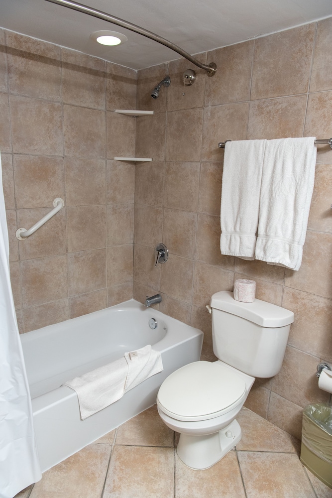 Deluxe Room, 2 Queen Beds, Oceanfront photo 3
