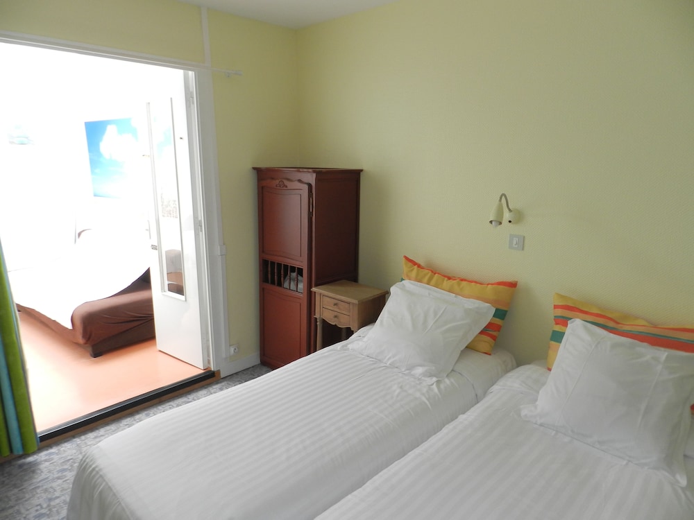 Room with SKYLIGHT and with Twin Bed (2 adults + 1 child) photo 3