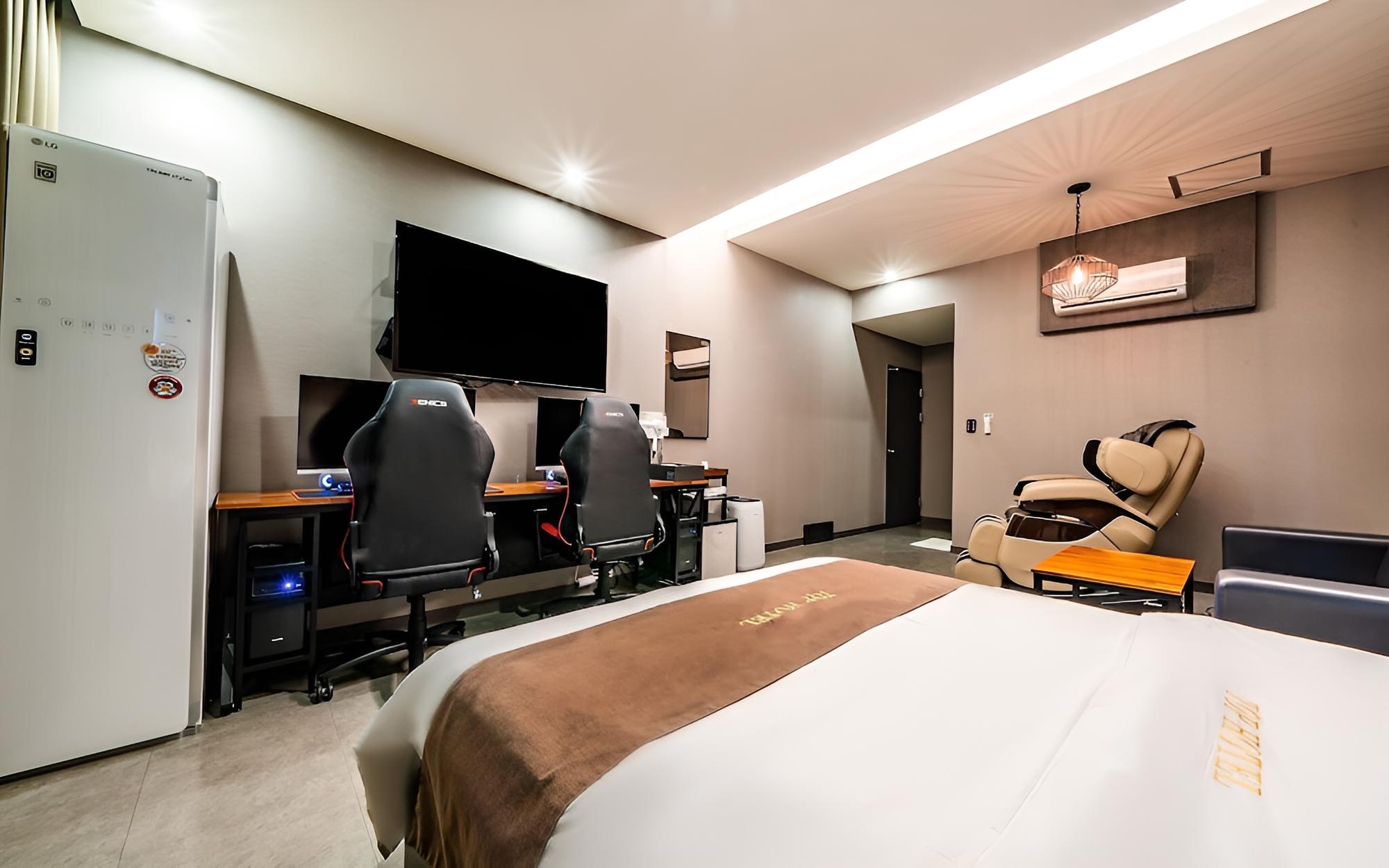 Room (VIP (massage chair air purifier batht) - Photo 9