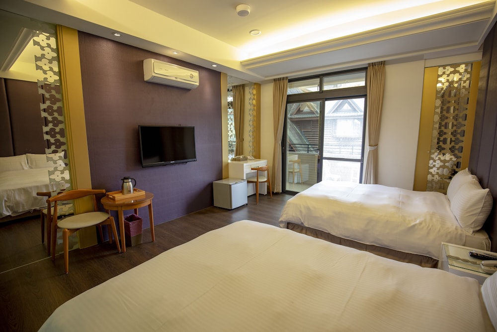 Standard Quadruple Room, Balcony photo 2