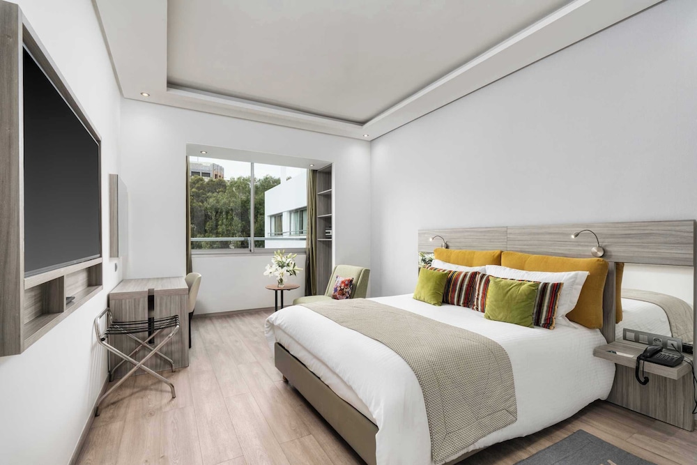 Room, Pool View (Legend) - Photo 4