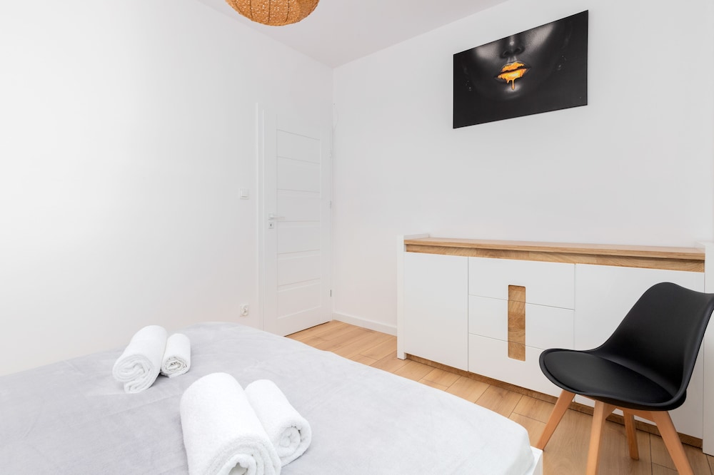 Apartment, 2 Bedrooms, Balcony, Sea Facing photo 3