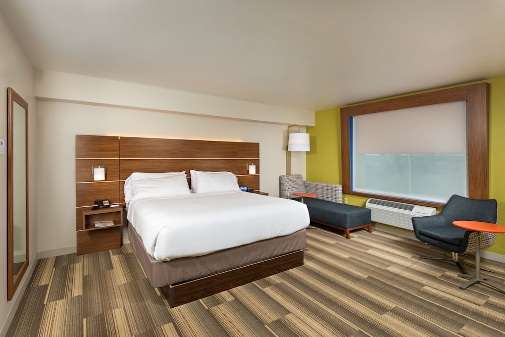 Standard Room, 1 King Bed, Accessible (Communications) - Photo 2