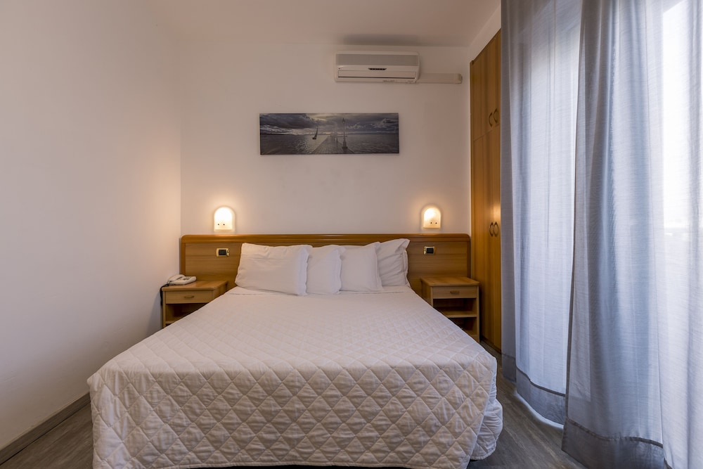 Double Room, Partial Sea View photo 3
