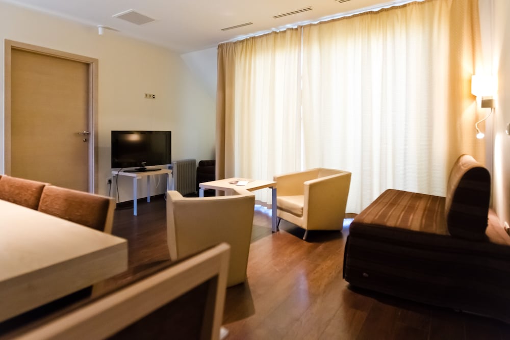 Standard Suite, 1 Bedroom, Lake View photo 3